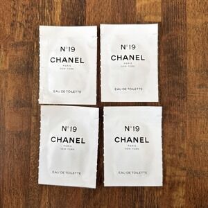 CHANEL No. 19 Eau de Toilette Women Towelette/Wipe Sample RARE